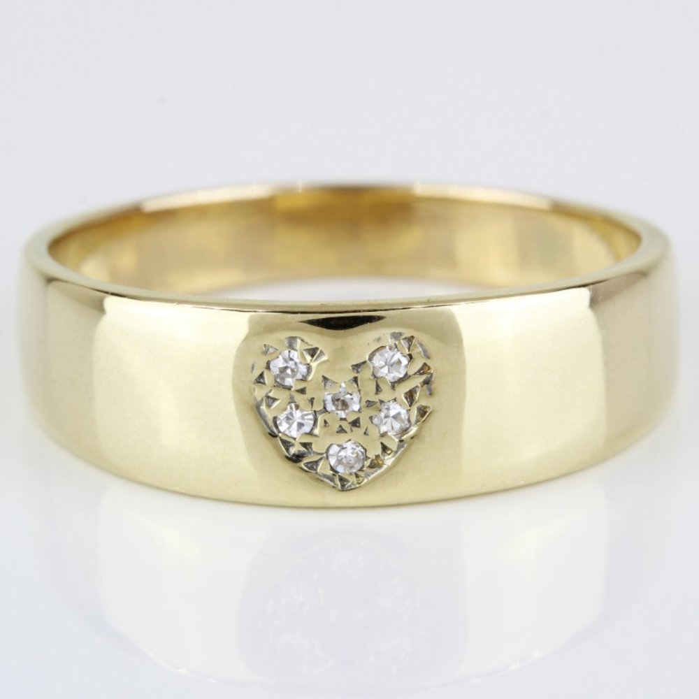 14k Gold Diamond Melee Heart Ring Band